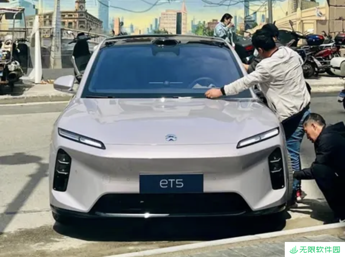 2025 款蔚来 ET5 实车曝光：前脸小改、引入蔚来自研辅助驾驶芯片，有望本月至下月上市