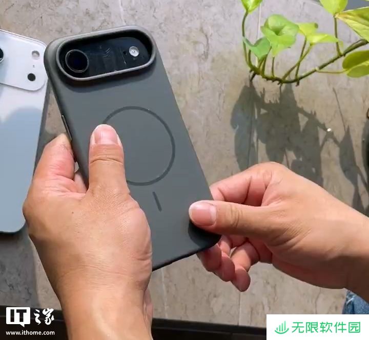 初探苹果最薄 iPhone 17 Air 戴手机壳效果：超薄美感不减